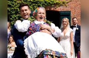 Immediately after the wedding, instead of picking up the bride, the groom picked up his mother, thereby humiliating his wife: what the bride did shocked everyone